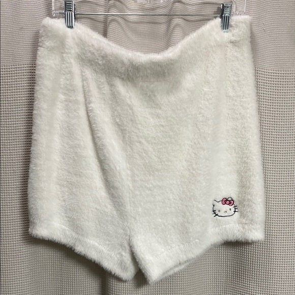 Hello Kitty Forever 21 White Fuzzy Shorts SZ 3X EUC cute comfy PJ - Picture 2 of 6